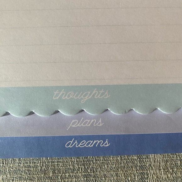 Fun note pad with scalloped bottom edge - Picture 2 of 2